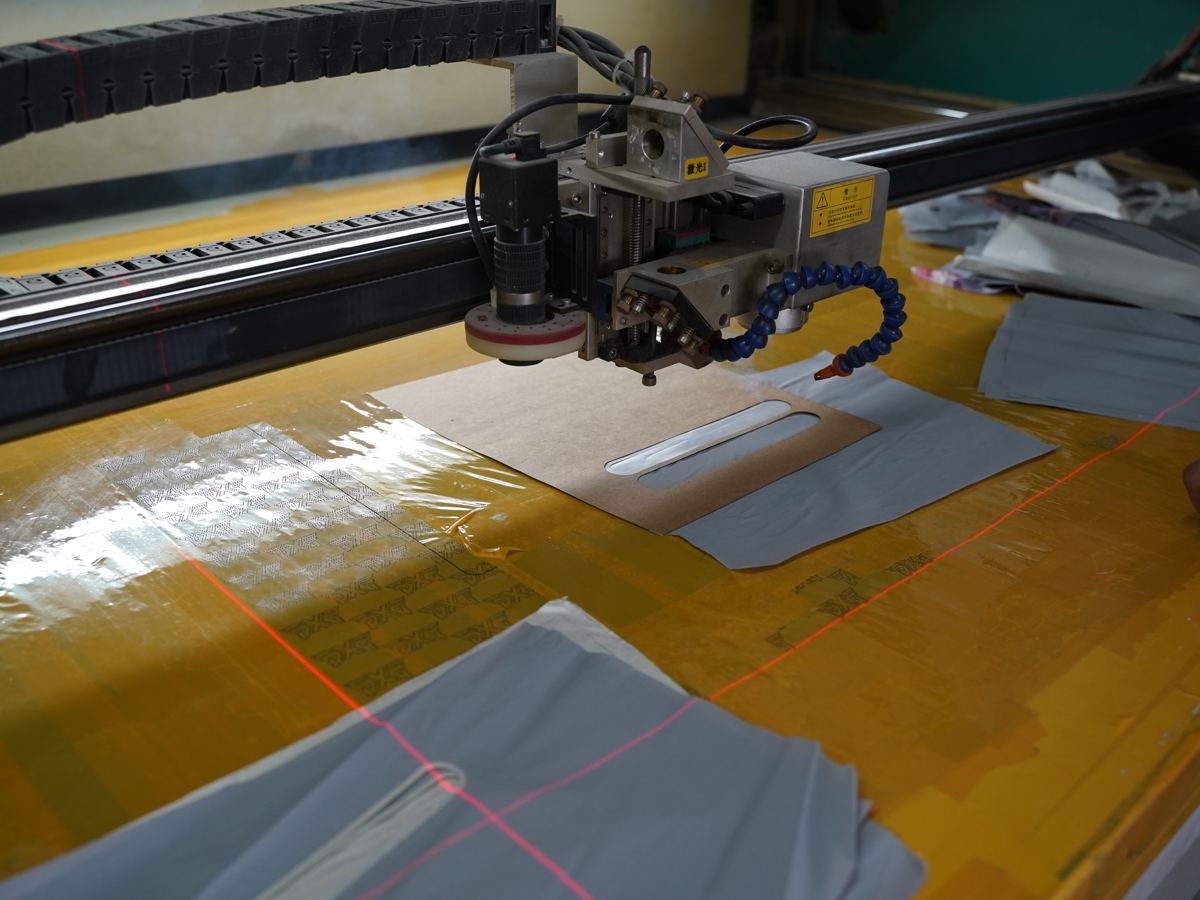 Automated cutting machine cutting garment parts